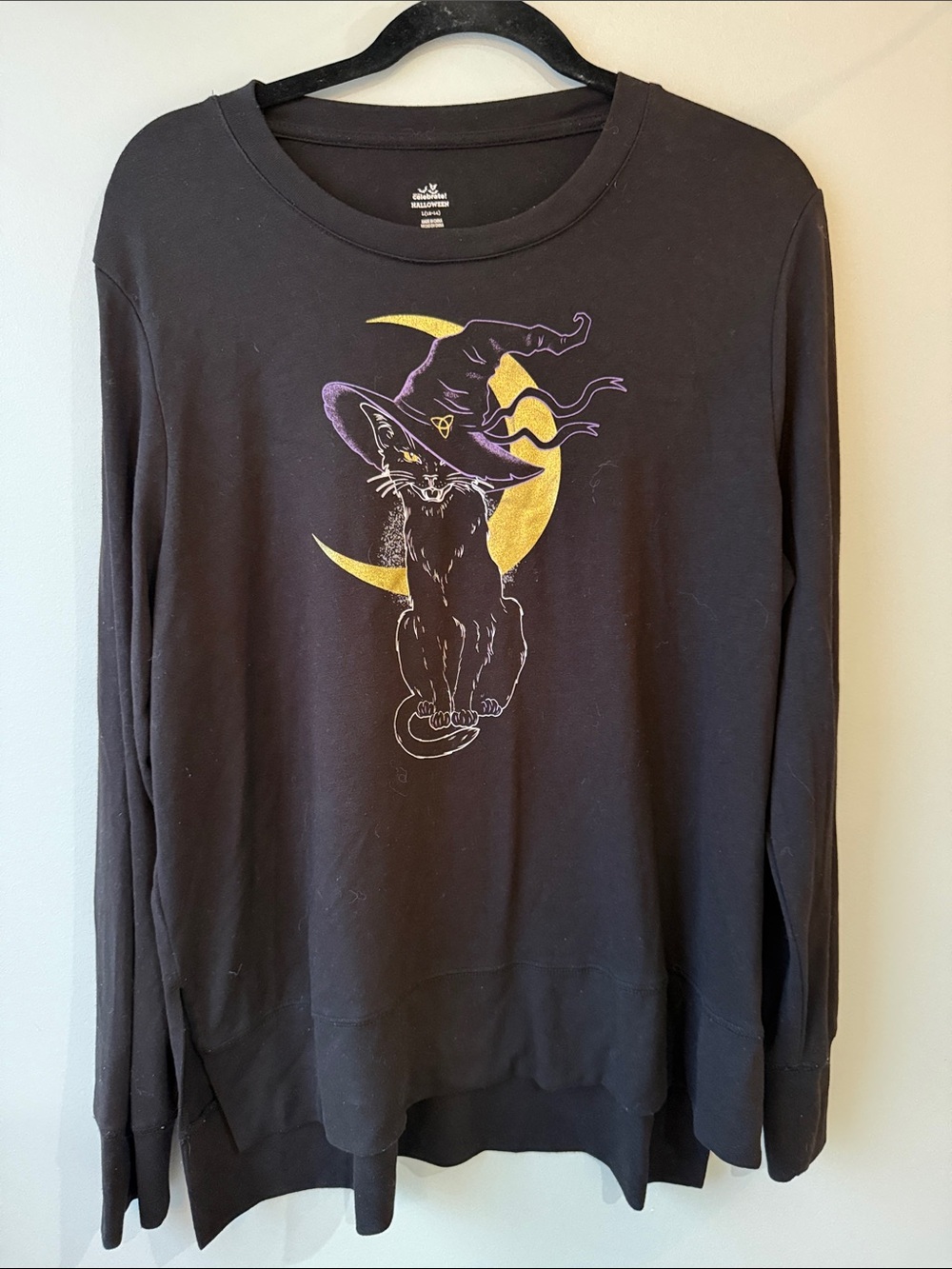 Halloween Black Graphic Tee with Witch Cat Moon Design